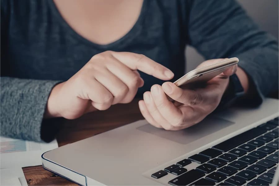 Young adult exploring Ventoutt online therapy and coaching services: mental health made accessible