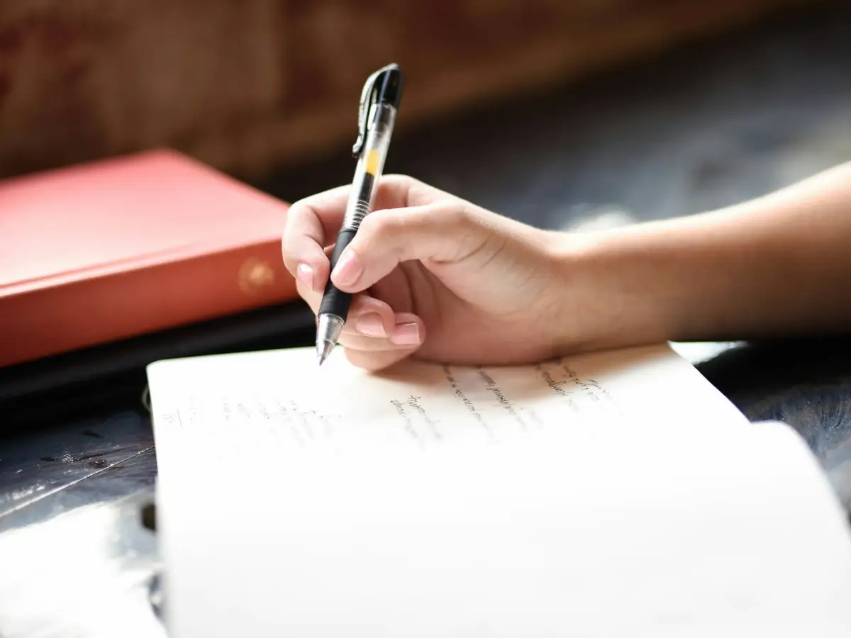 What is anxious avoidant attachment and how it works