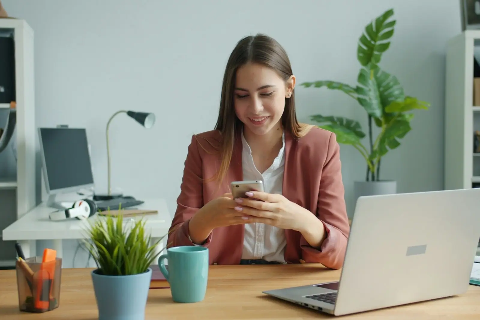 What Does Ongoing Text Support With a Coach Actually Mean?