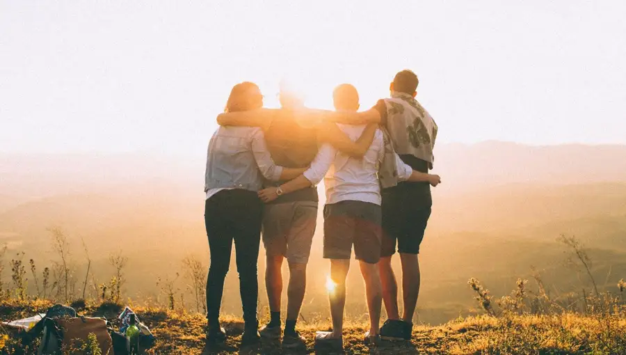 Friends supporting each other, representing the connection Ventoutt helps young adults build