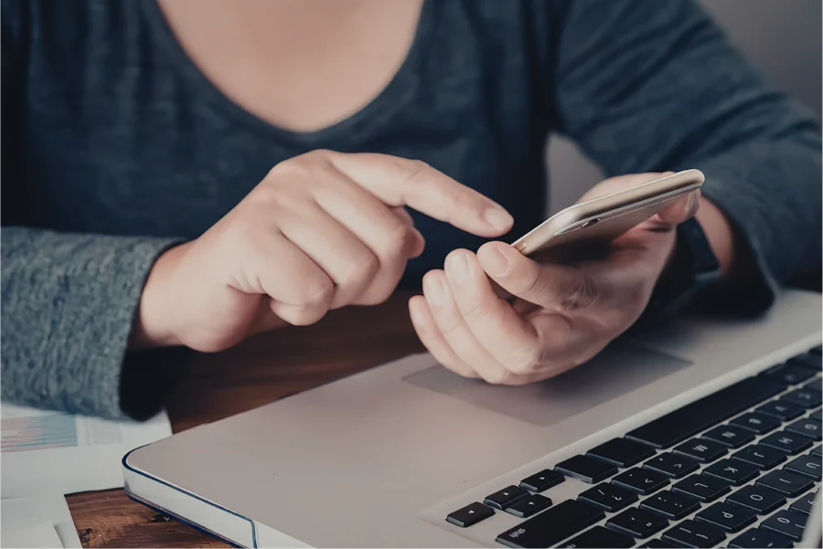 Young adult exploring Ventoutt online therapy and coaching services: mental health made accessible