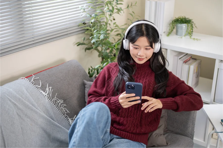 Person accessing Ventoutt mental health services online: flexible and affordable support